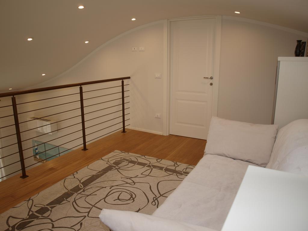 Il Pontile Holidays Apartment 马里纳-迪-皮特拉桑塔 客房 照片