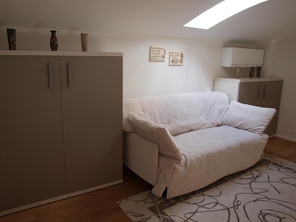 Il Pontile Holidays Apartment 马里纳-迪-皮特拉桑塔 客房 照片
