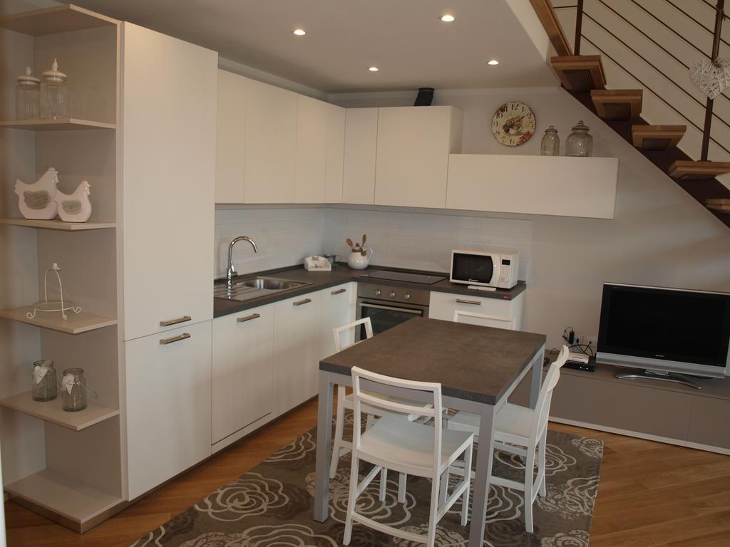 Il Pontile Holidays Apartment 马里纳-迪-皮特拉桑塔 客房 照片