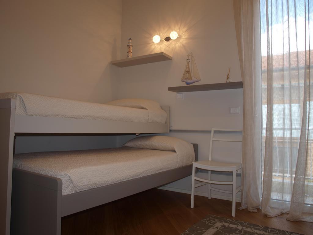 Il Pontile Holidays Apartment 马里纳-迪-皮特拉桑塔 外观 照片
